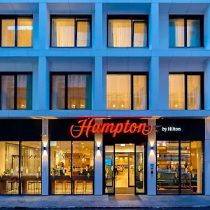Hampton By Hilton Centre מלון